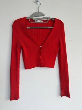 Zara Red Ribbed Cropped V‑Neck Cardigan